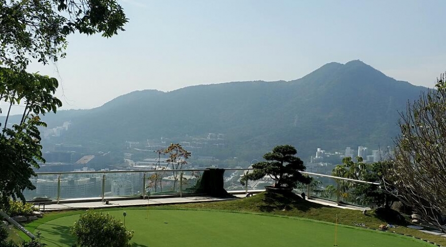 天麓别墅人造果岭