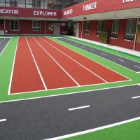 在幼儿园铺设人造草坪有什么好处？