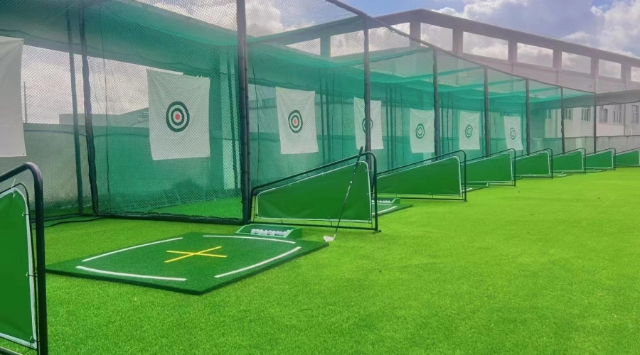 深圳龙华某高中楼顶高尔夫项目