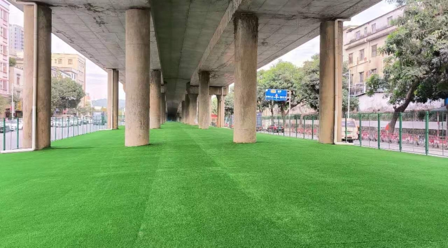 东莞凤岗某市政人造草坪绿化