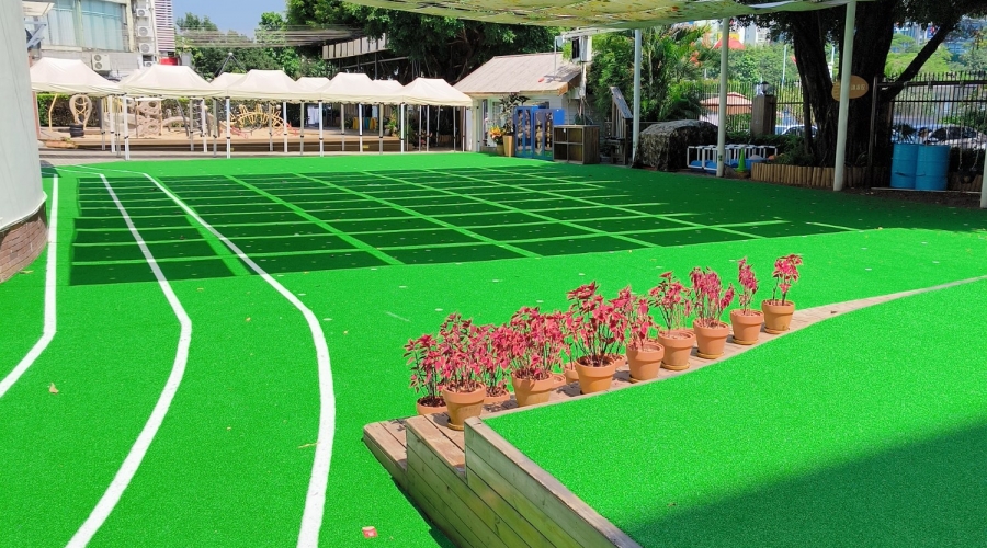 深圳南山某幼儿园人造草运动场