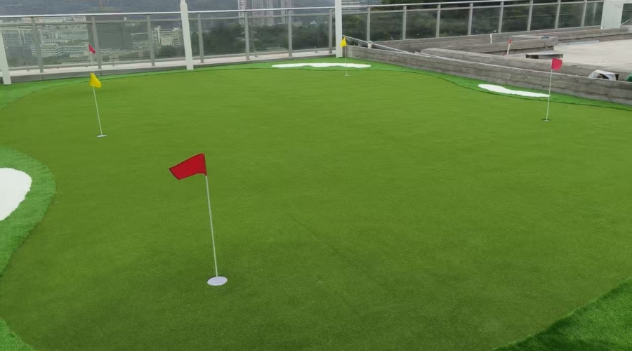 深圳宝安区某集团楼顶高尔夫果岭案例